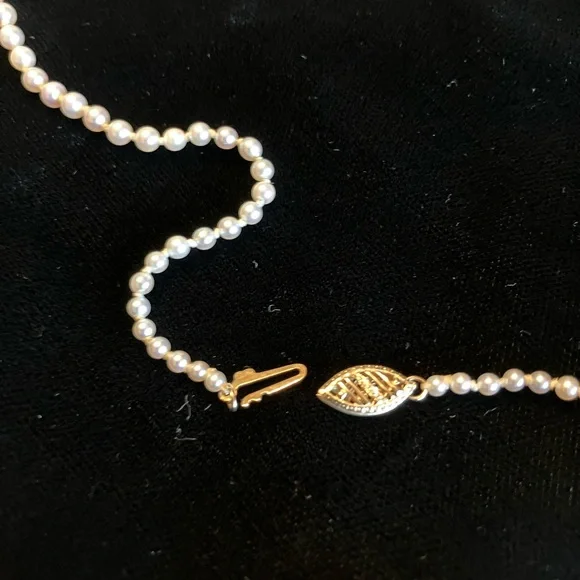 14 K CLASP AUTHENTIC CULTURED PEARL NECKLACE 18” long. - Picture 4 of 17